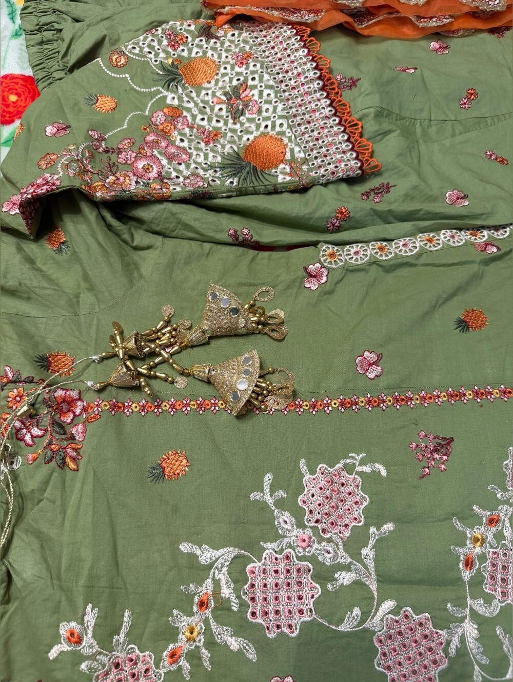 Rang e Bahar | Jinan '26 | HUSSAIN REHAR 3 Pc Lawn Embroidered Suit - Picture 5 of 5